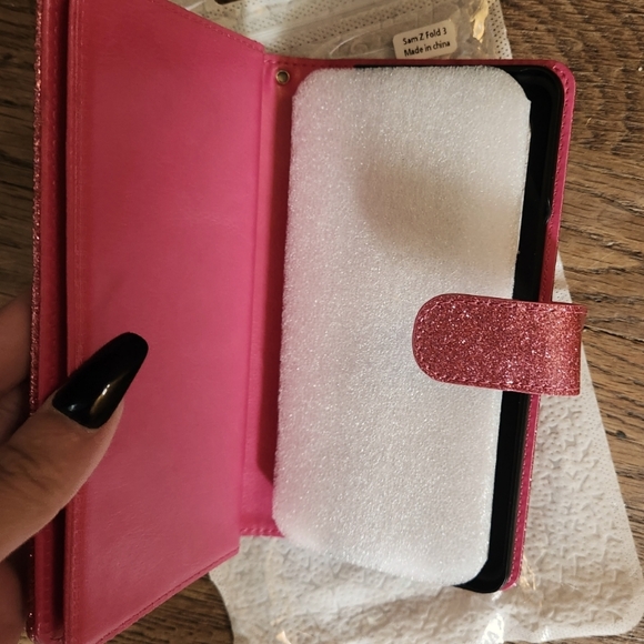 Galaxy Z fold 3 wallet case in rose pink - Picture 2 of 4